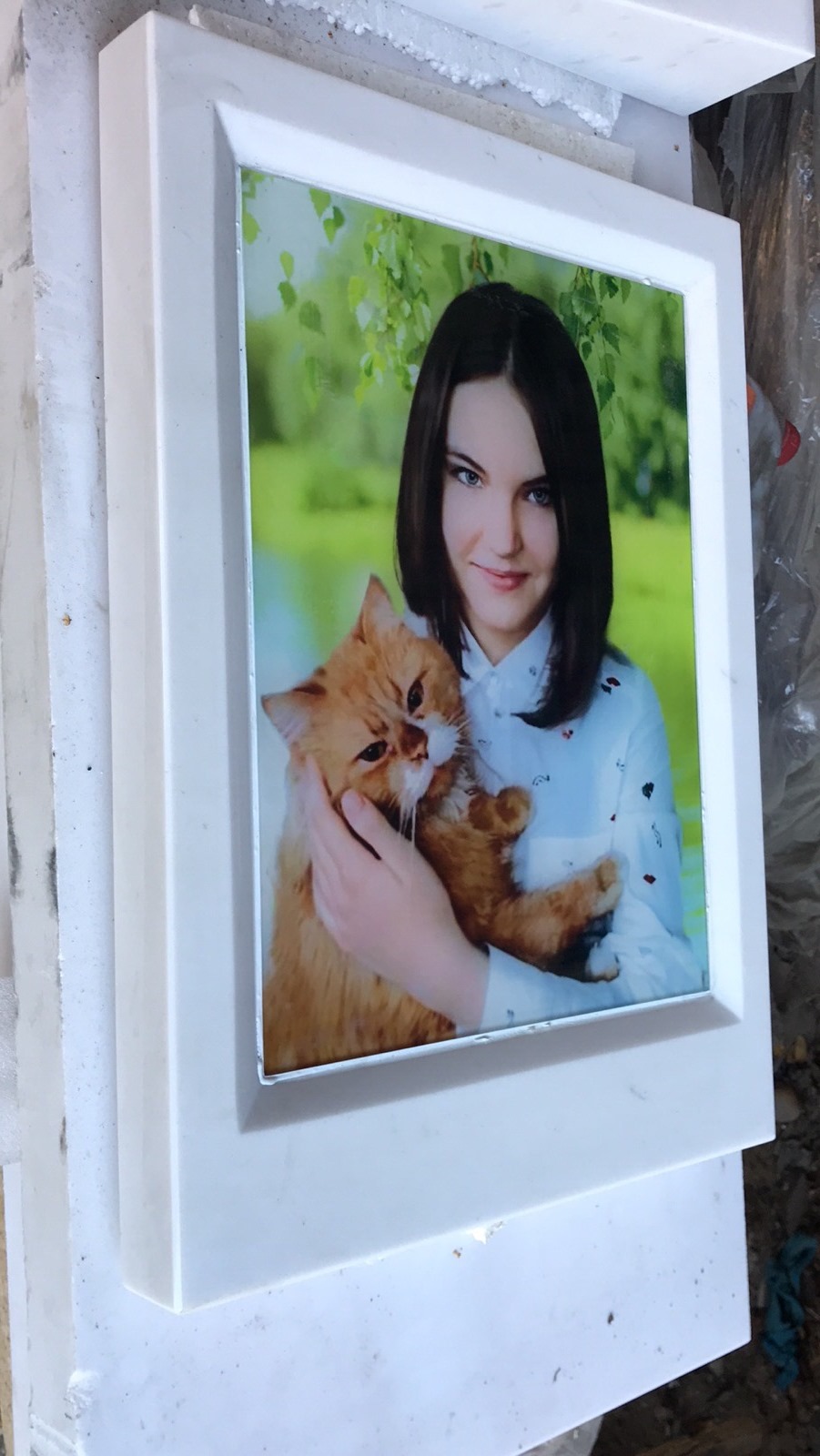 Врезка фотомедальона в нишу